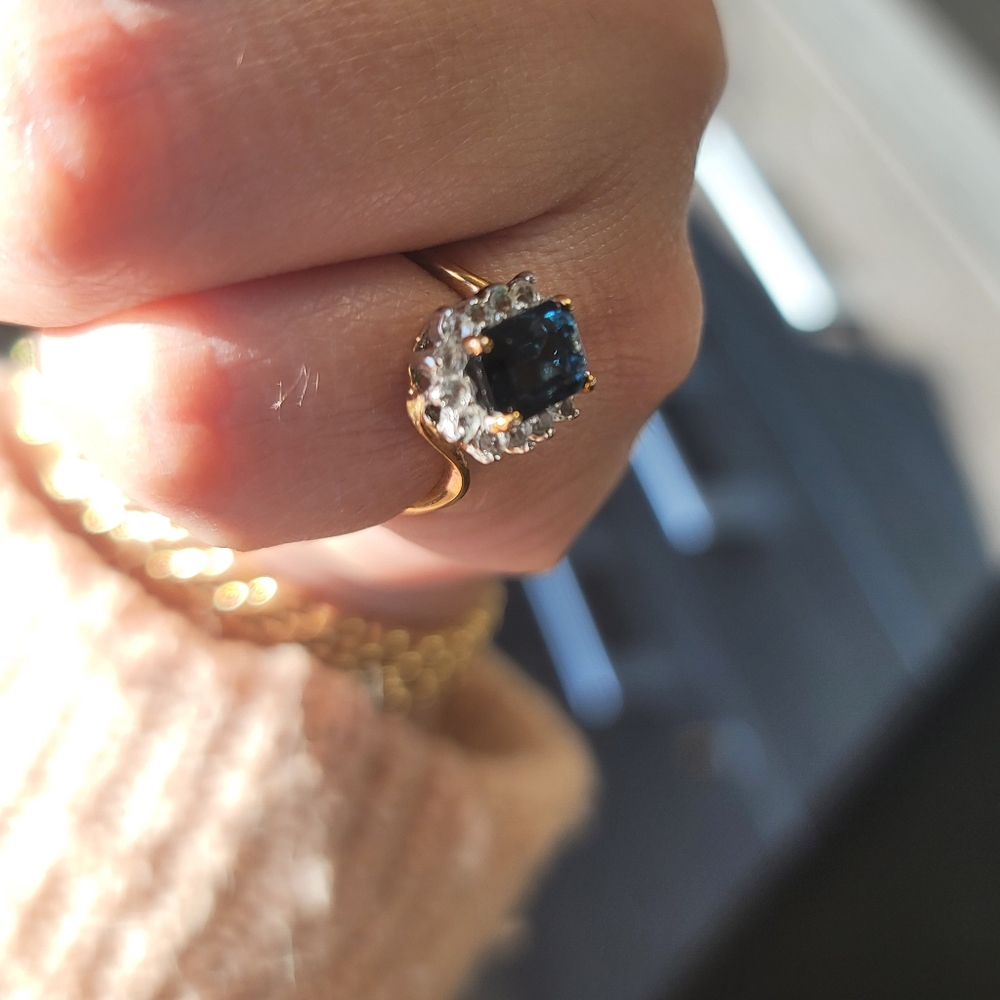 Size 6 Ring - Picture 3 of 4